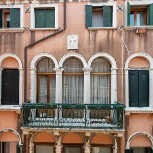 Apartment San Polo Canal View By Wonderful Italy